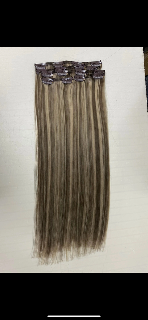 Specialbeställning: 7 Set Clip 150g, 50cm, in i grundfärg nummer #3 med slingor i färg nummer 18A